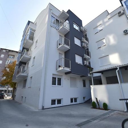 Apartment Sinisa With Garage Novi Sad Dış mekan fotoğraf